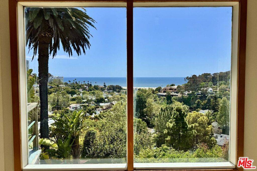 Santa Monica, CA 90402,389 Upper Mesa RD