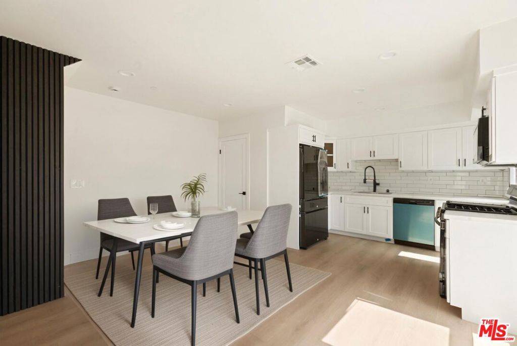 Los Angeles, CA 90039,2700 Fletcher DR #3045