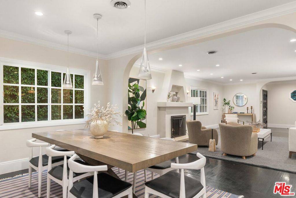 West Hollywood, CA 90069,9035 Lloyd PL