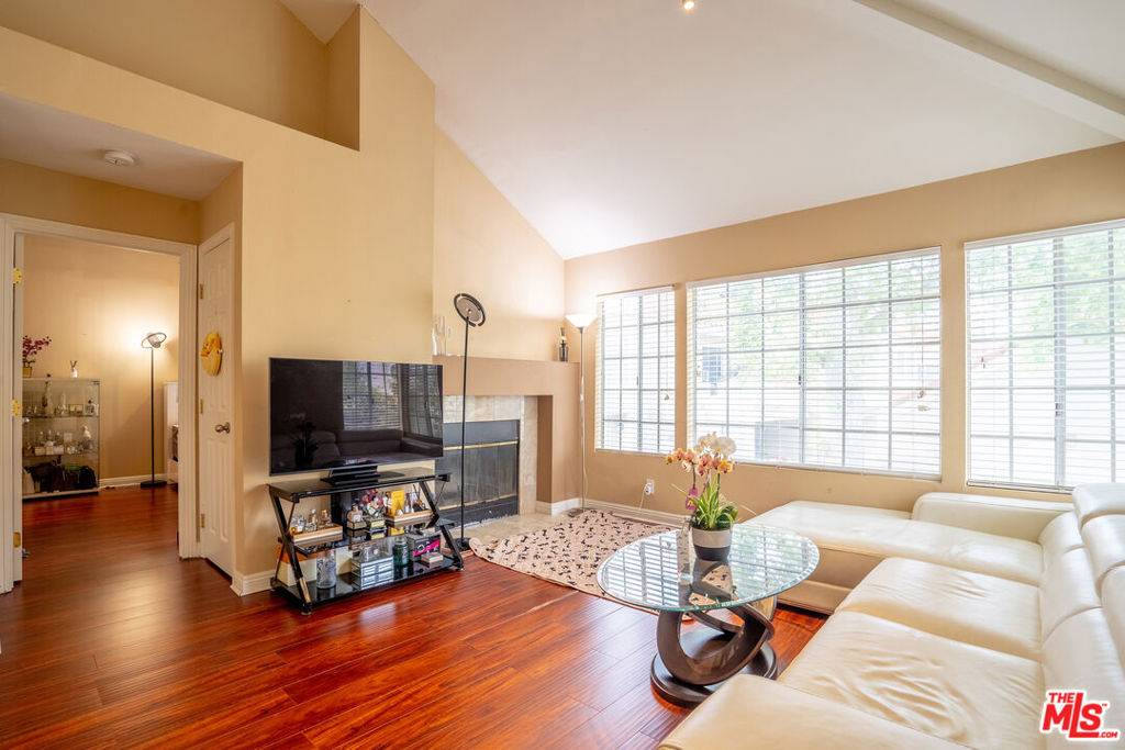 Calabasas, CA 91301,4240 Lost Hills RD #503