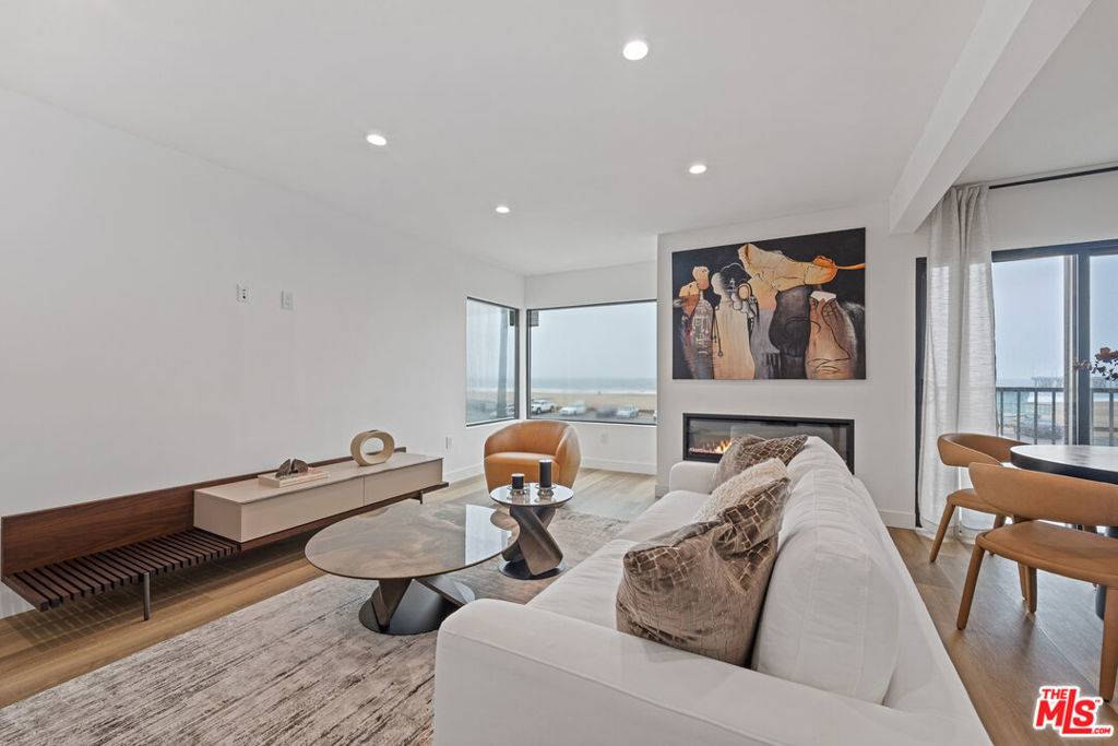 Marina Del Rey, CA 90292,3305 Ocean Front WALK #2