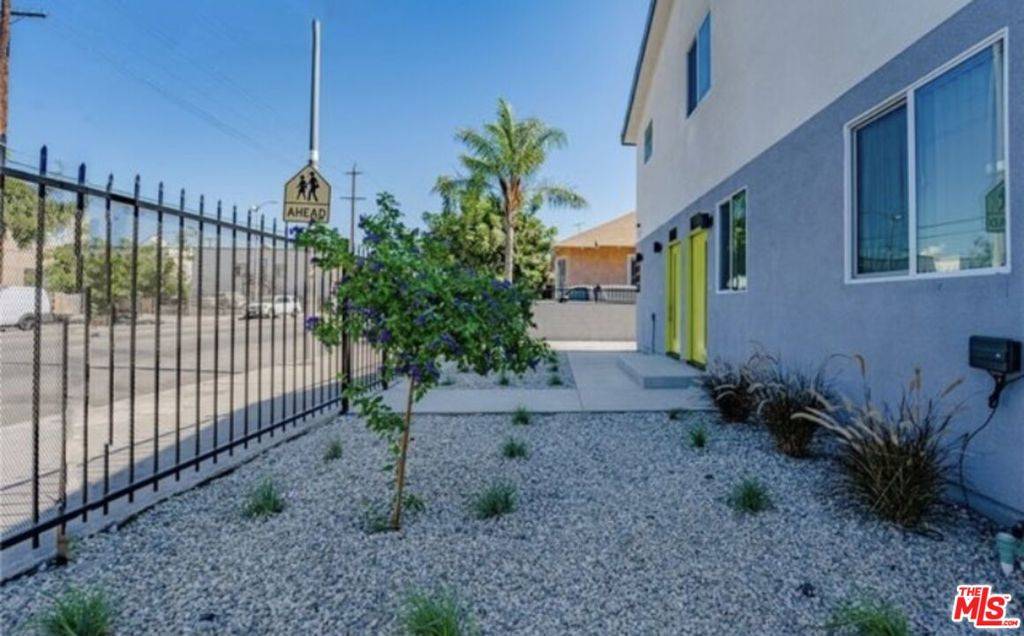 Los Angeles, CA 90011,1348 E Vernon AVE