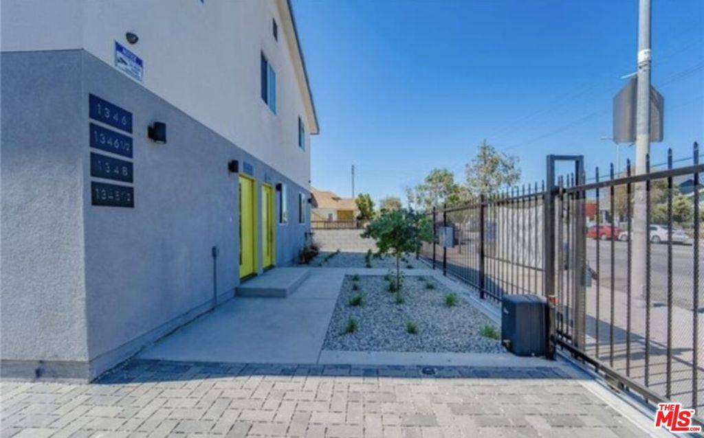 Los Angeles, CA 90011,1348 E Vernon AVE