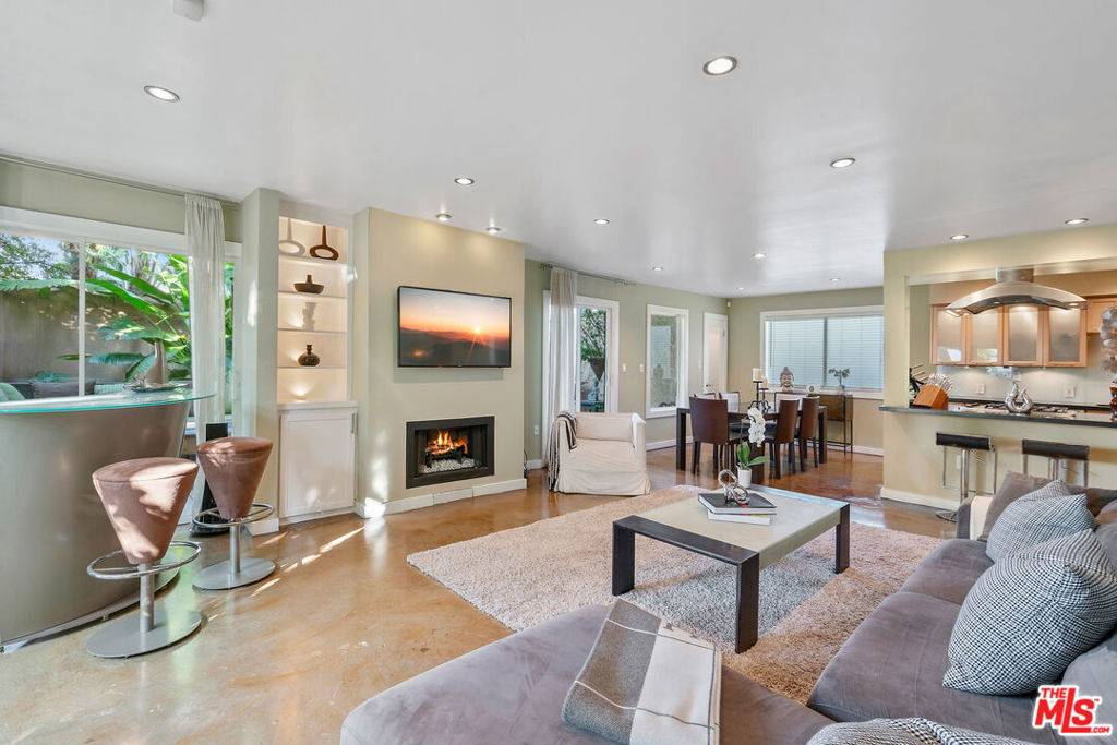 West Hollywood, CA 90069,9061 Keith AVE #101