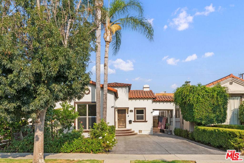 Beverly Hills, CA 90211,422 S Clark DR