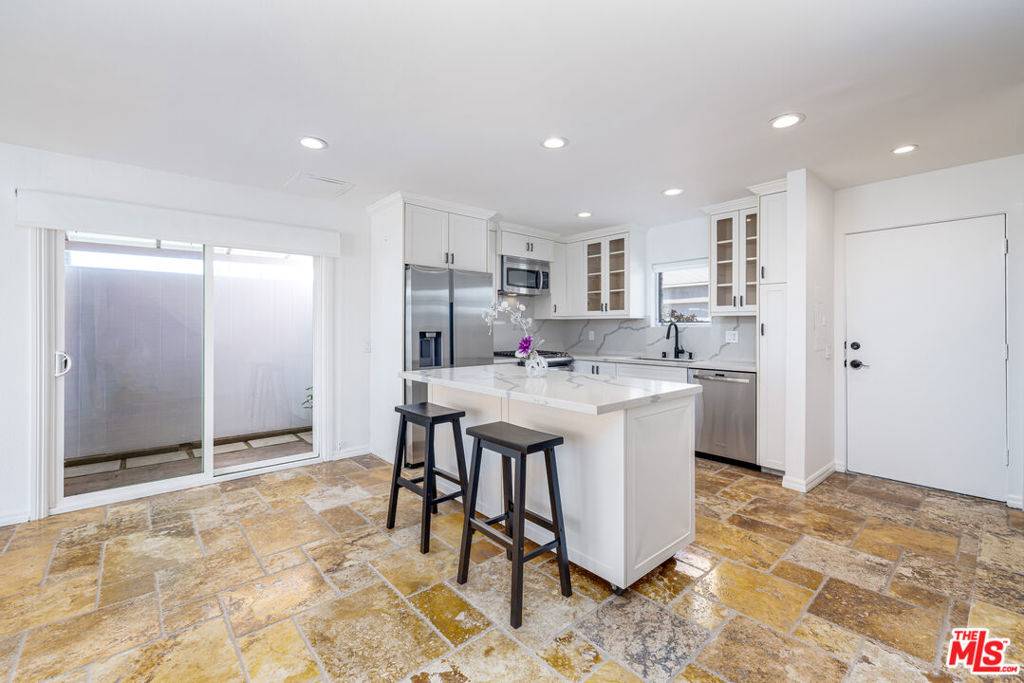 Malibu, CA 90265,28711 PACIFIC COAST HWY #30