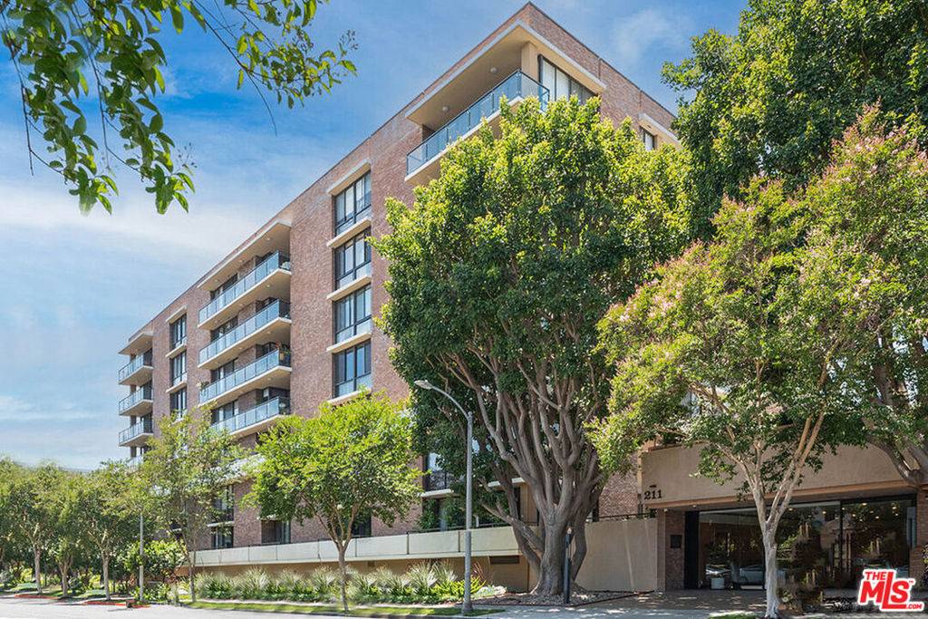 Beverly Hills, CA 90212,211 S Spalding DR #404S