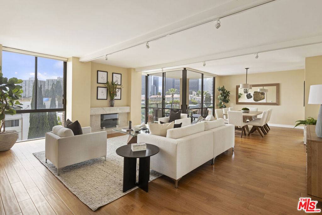 Beverly Hills, CA 90212,211 S Spalding DR #404S
