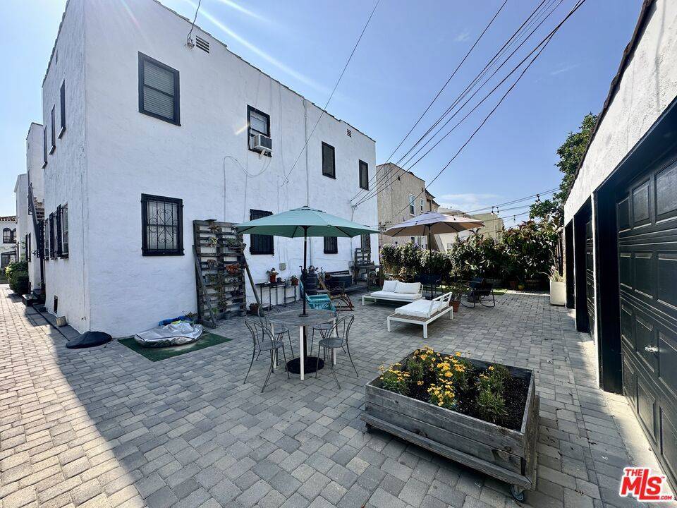 Los Angeles, CA 90036,337 N Spaulding AVE