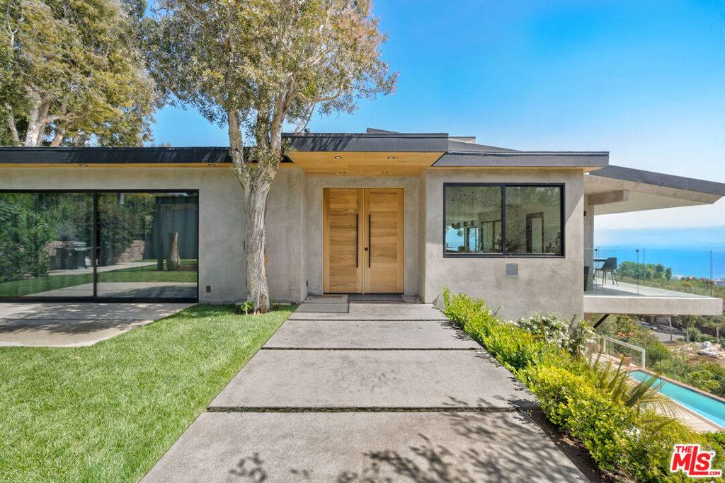 Malibu, CA 90265,23812 Malibu Crest DR