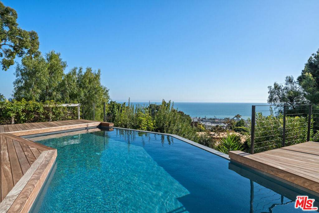 Malibu, CA 90265,23812 Malibu Crest DR