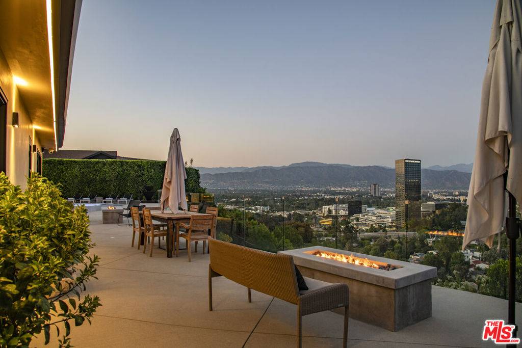 Studio City, CA 91604,3526 Wrightwood CT