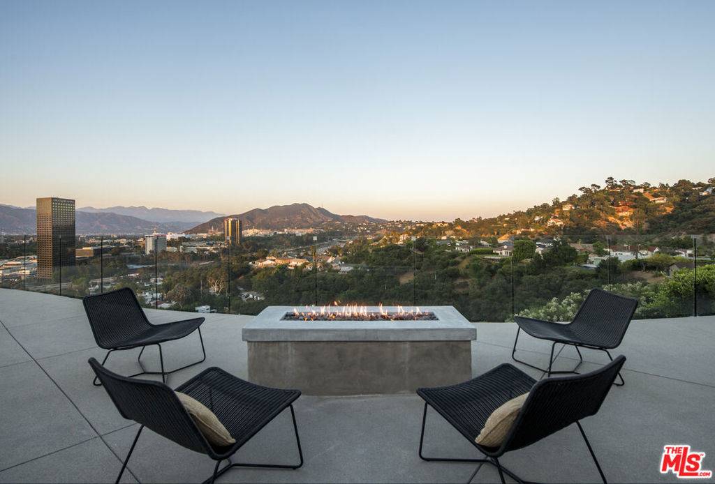 Studio City, CA 91604,3526 Wrightwood CT