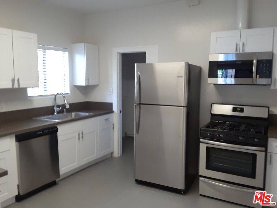 Los Angeles, CA 90038,1204 N CITRUS AVE