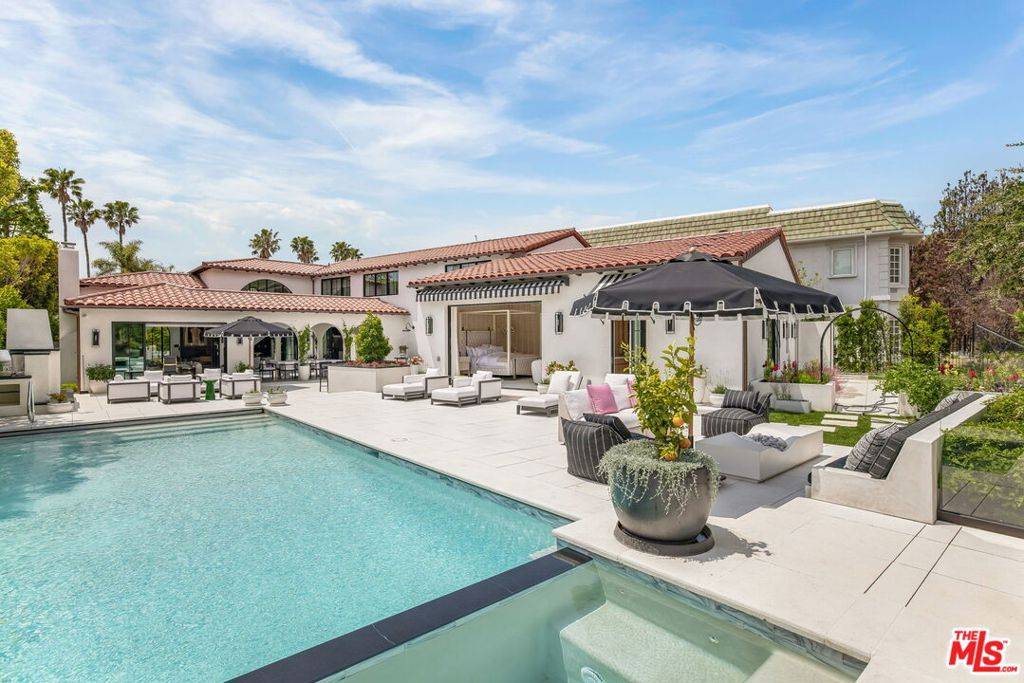 Pacific Palisades, CA 90272,Address not disclosed
