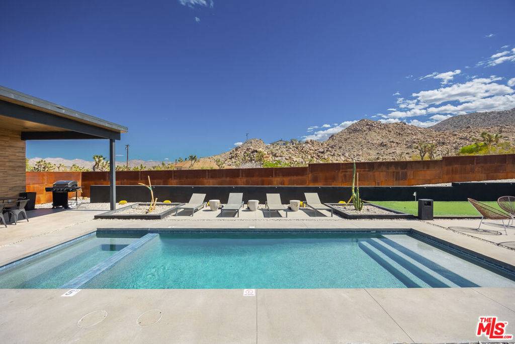 Joshua Tree, CA 92252,7815 Outpost RD
