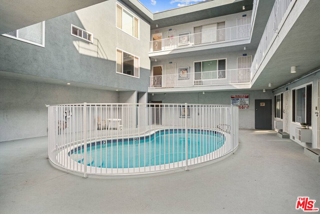 Los Angeles, CA 90035,1420 S Bedford ST #206