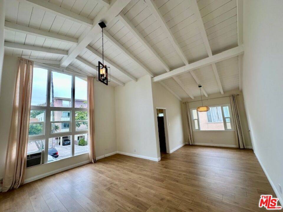 Los Angeles, CA 90035,1114 S Sherbourne DR #4