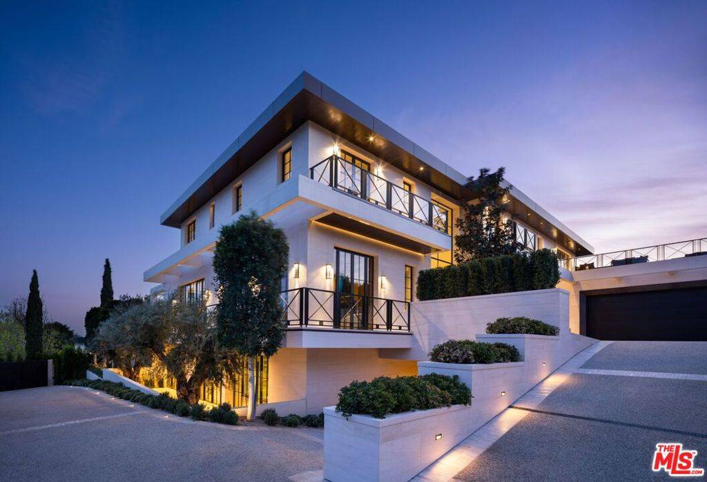Los Angeles, CA 90049,721 N Bonhill RD
