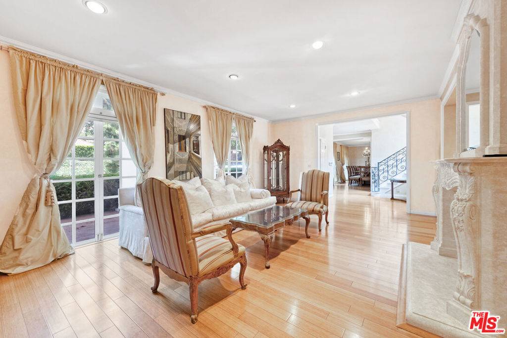 Beverly Hills, CA 90210,1148 COLDWATER CANYON DR