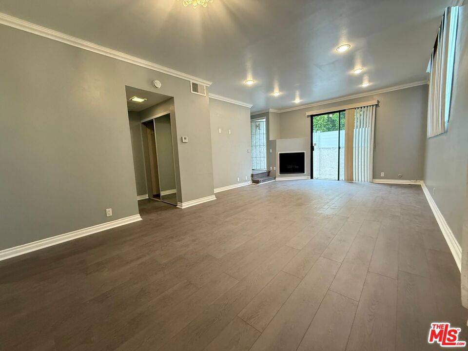 Van Nuys, CA 91405,7311 Kester AVE #14