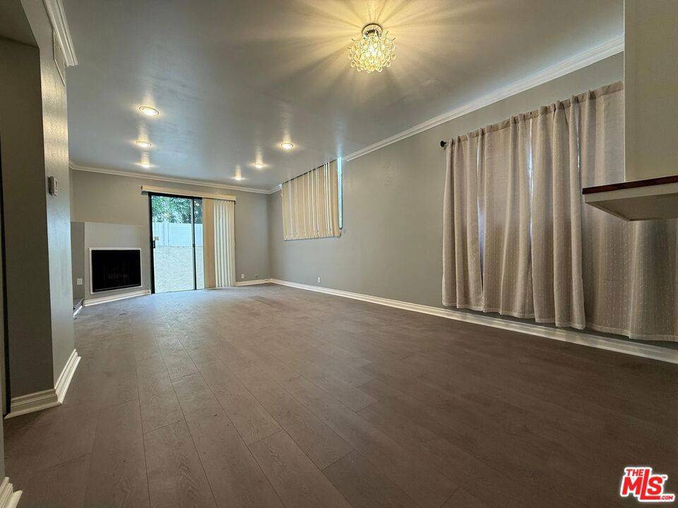 Van Nuys, CA 91405,7311 Kester AVE #14