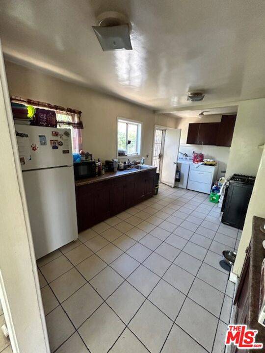 Los Angeles, CA 90061,319 E 113th ST