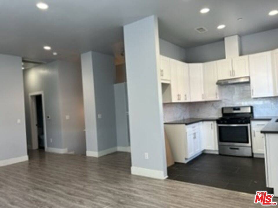 North Hollywood, CA 91605,6833 6833 Hinds AVE