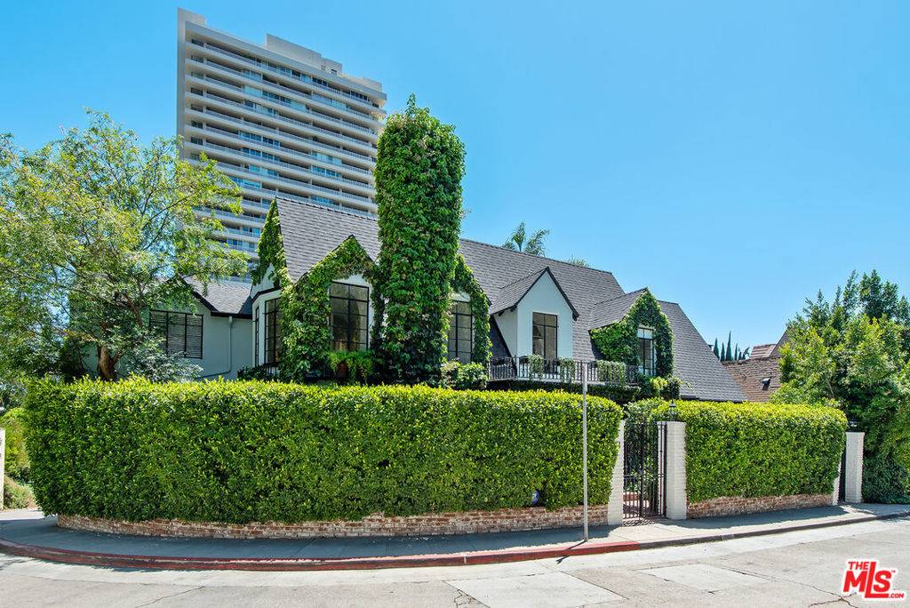 West Hollywood, CA 90069,1151 Sunset Vale AVE
