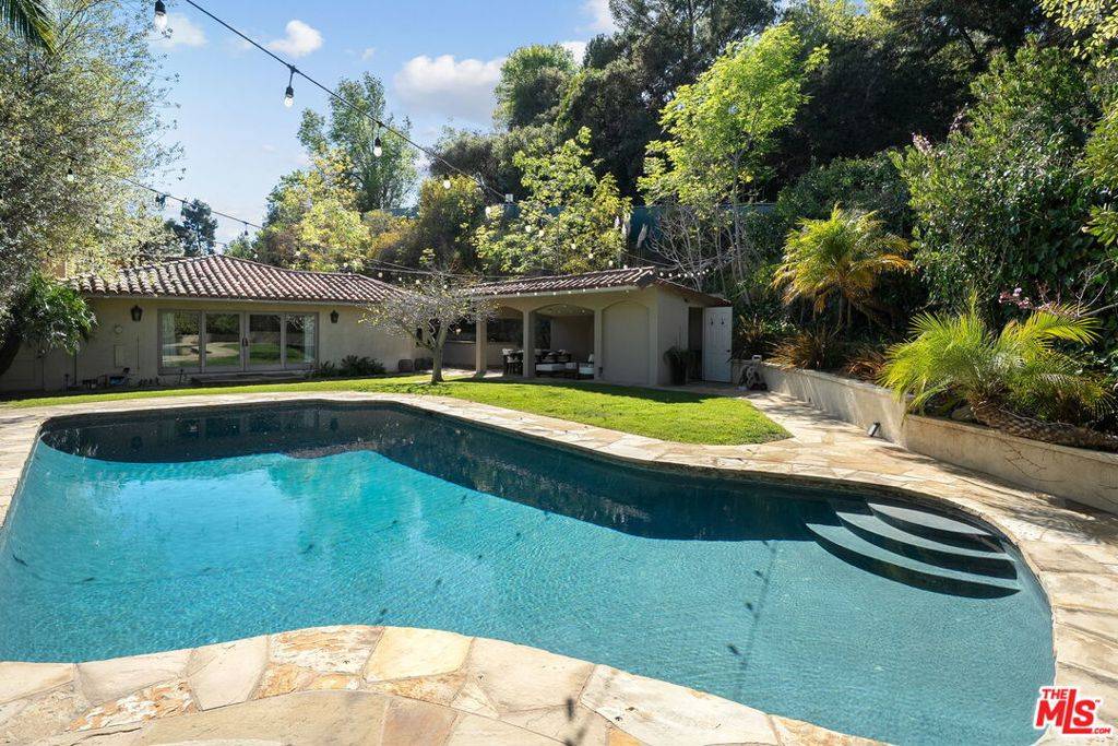 Los Angeles, CA 90049,105 N Glenroy AVE