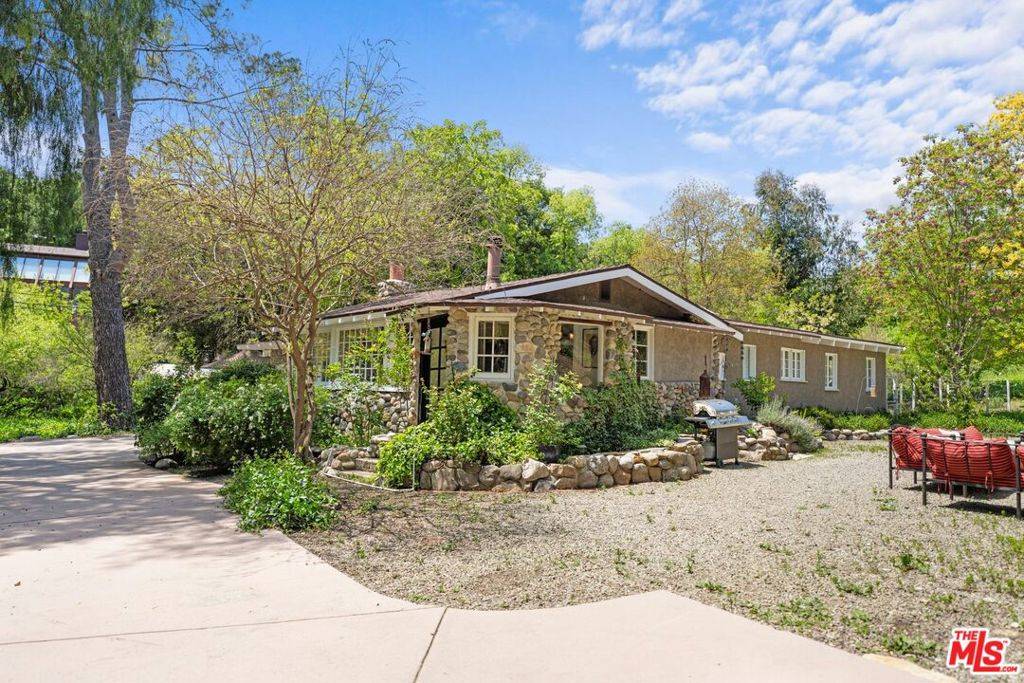 Topanga, CA 90290,21727 Entrado DR