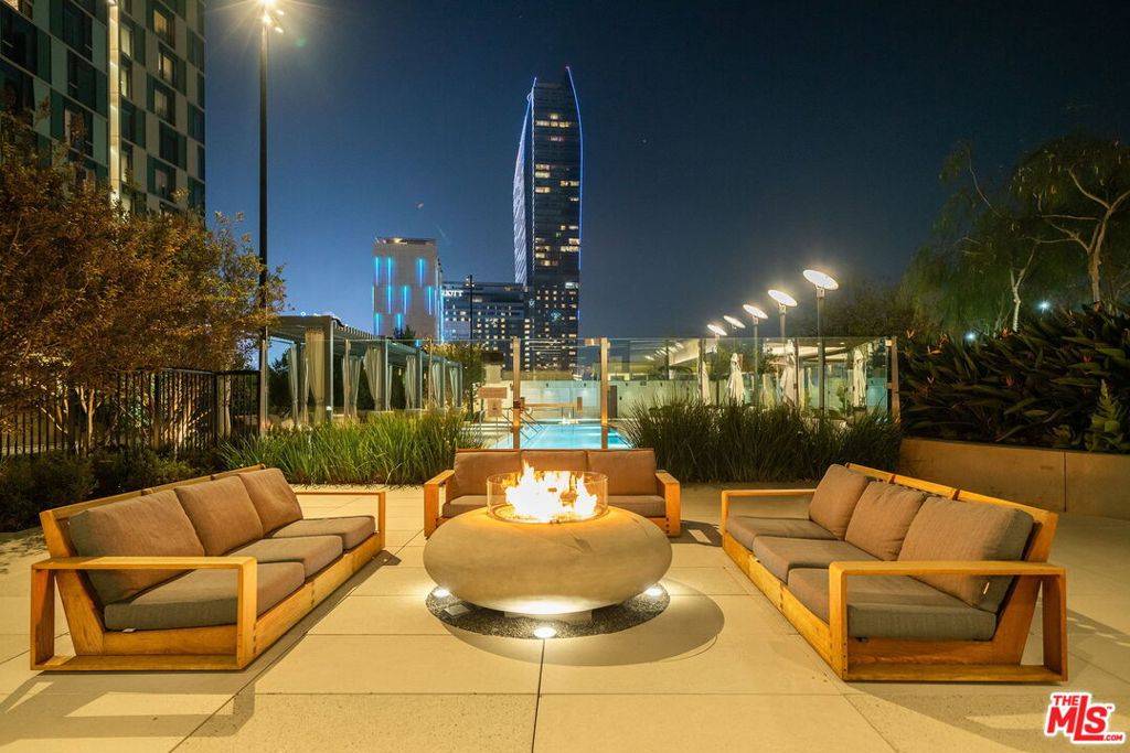 Los Angeles, CA 90017,889 Francisco ST #3801