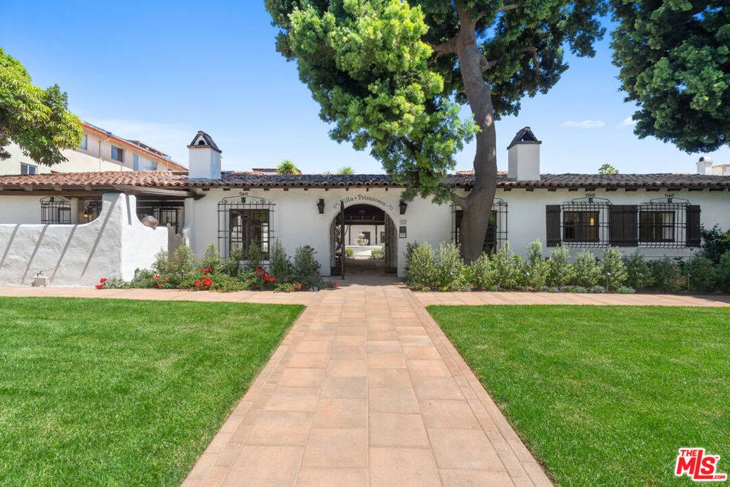 West Hollywood, CA 90046,1304 1/2 N Harper AVE