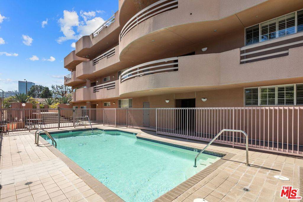 Toluca Lake, CA 91602,4310 Cahuenga BLVD #203