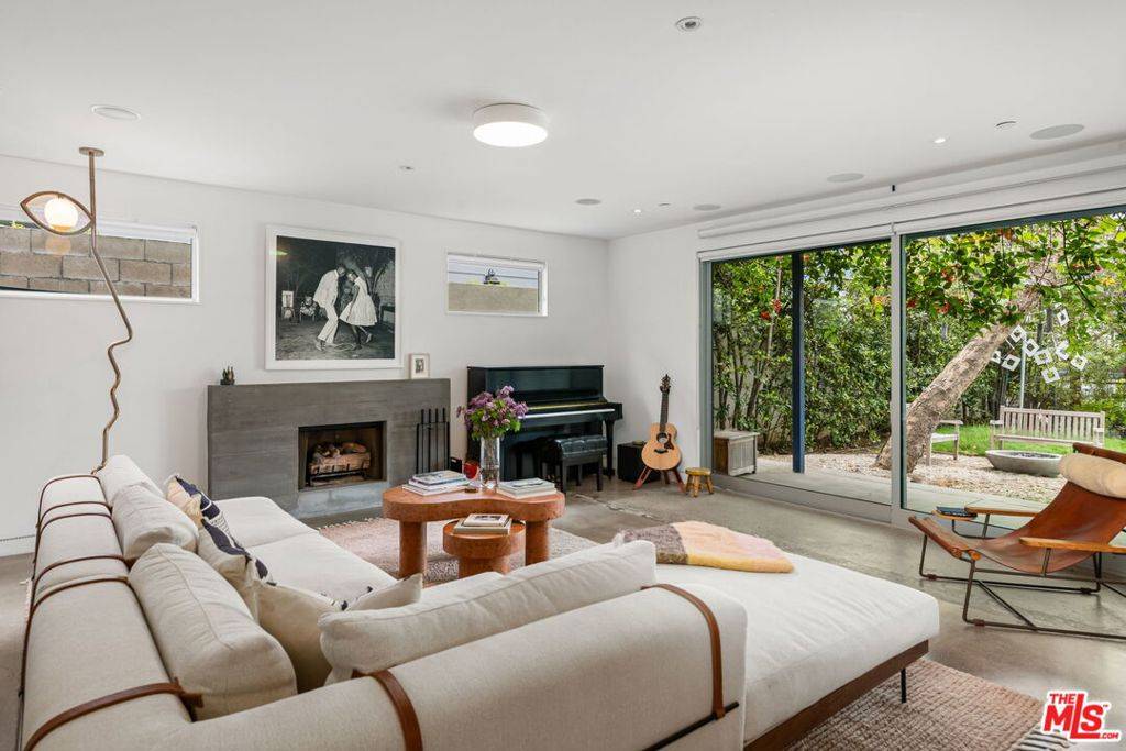Santa Monica, CA 90402,301 Marguerita AVE