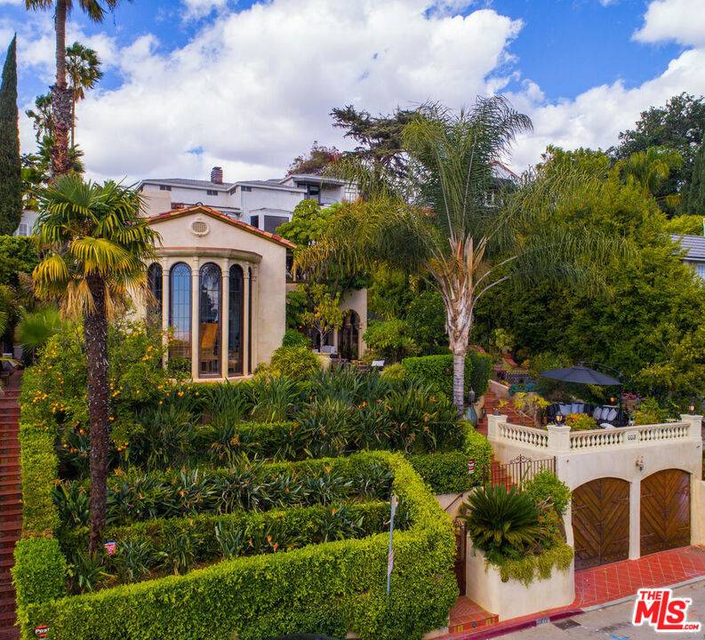 Los Angeles, CA 90068,6613 Whitley TER