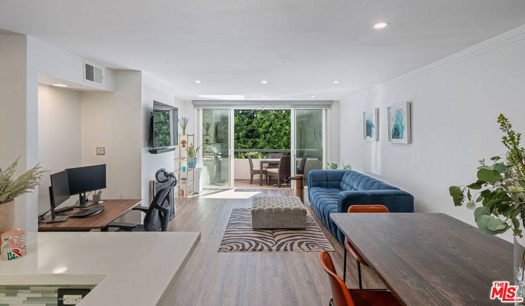 West Hollywood, CA 90069,8535 W West Knoll DR #208