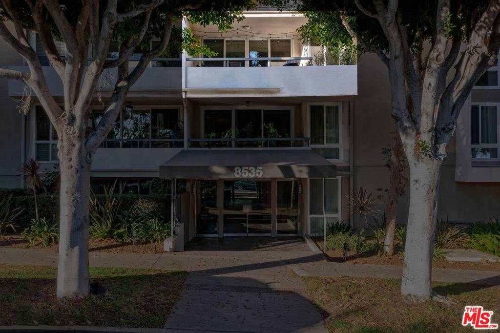 West Hollywood, CA 90069,8535 W West Knoll DR #208