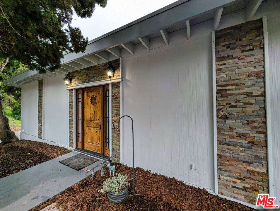Tujunga, CA 91042,7083 Highcliff TRL