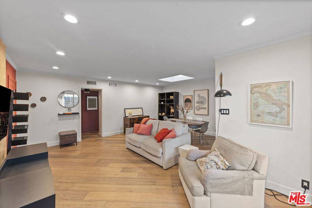 Santa Monica, CA 90405,1144 10th #8