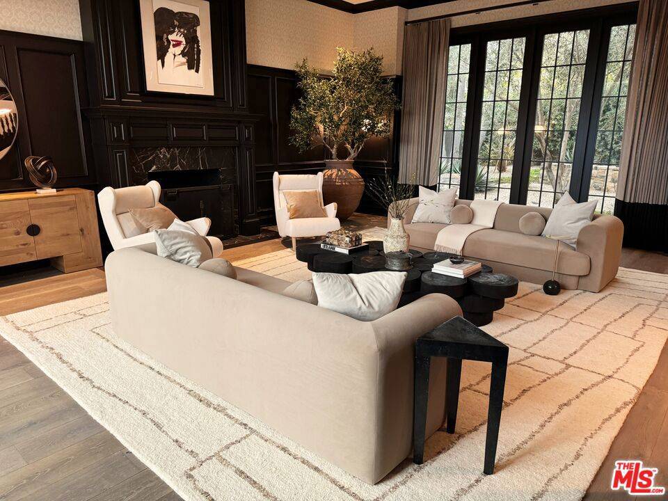 Pacific Palisades, CA 90272,888 Toulon DR