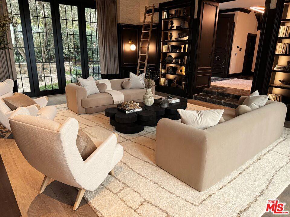 Pacific Palisades, CA 90272,888 Toulon DR