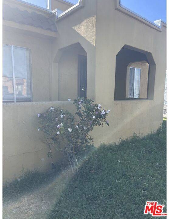 Los Angeles, CA 90001,8471 Zamora AVE