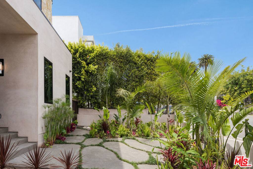 Los Angeles, CA 90066,3731 Wasatch AVE