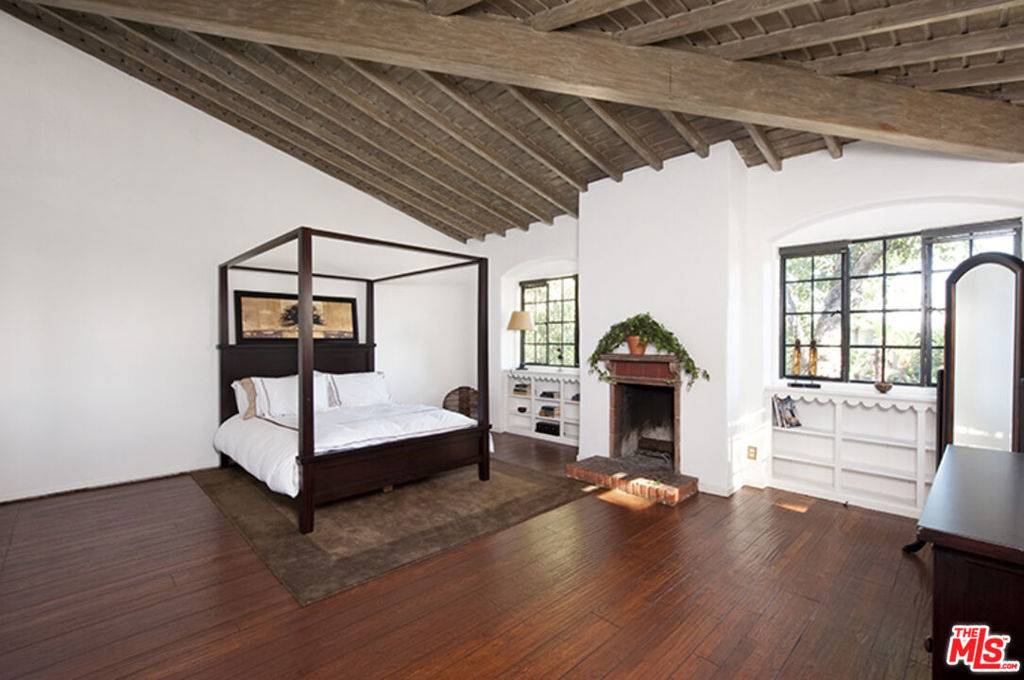 West Hollywood, CA 90046,1355 N LAUREL AVE #2