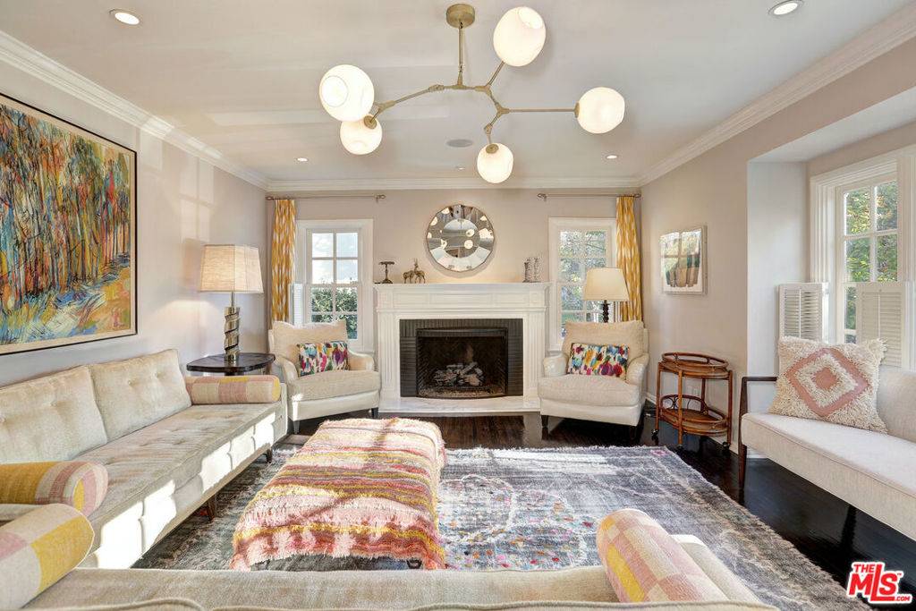 Toluca Lake, CA 91602,4352 TALOFA AVE