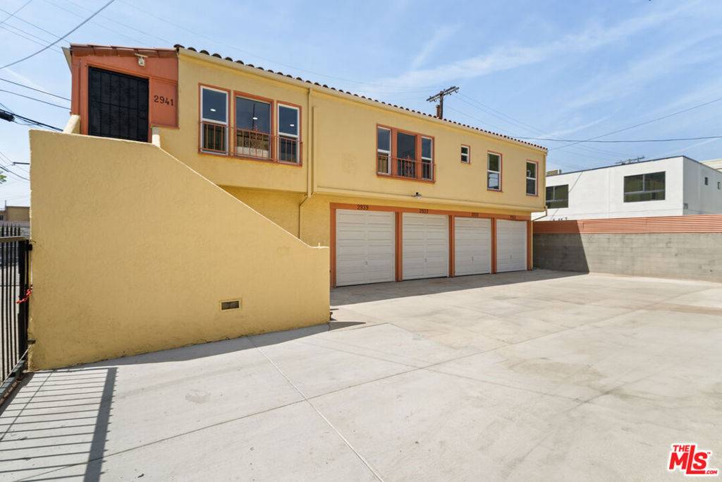 Los Angeles, CA 90016,2937 S Redondo BLVD