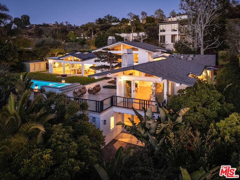 Pacific Palisades, CA 90272,1135 Ravoli DR