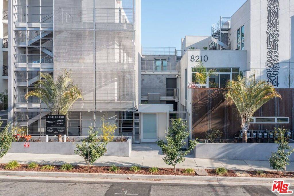 West Hollywood, CA 90046,8210 Fountain AVE #203