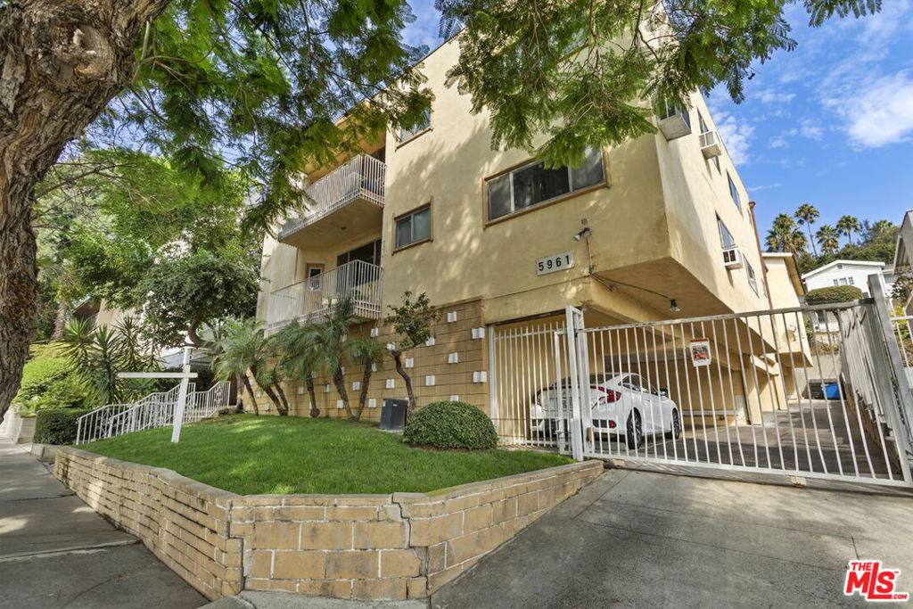 Los Angeles, CA 90068,5961 Chula Vista WAY